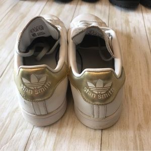 Stan Smith Adidas White and Gold size men’s 9.5 leather tennis shoe